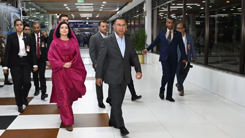 বিমানে যান্ত্রিক ত্রুটি, জাপান থেকে প্রধানমন্ত্রীর ফিরতি যাত্রা বিলম্বিত