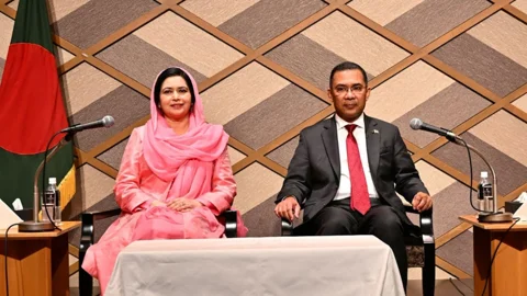 টোকিওতে জাপানপ্রবাসী বাংলাদেশি কমিউনিটির সদস্যদের সঙ্গে মতবিনিময় সভায় প্রধানমন্ত্রী তারেক রহমান ও তার সহধর্মিণী ডা. জুবাইদা রহমান। ছবি: পিএমও