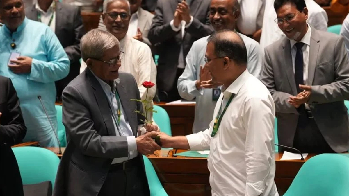 নতুন রাষ্ট্রপতিকে ফুলেল শুভেচ্ছা প্রধানমন্ত্রীর