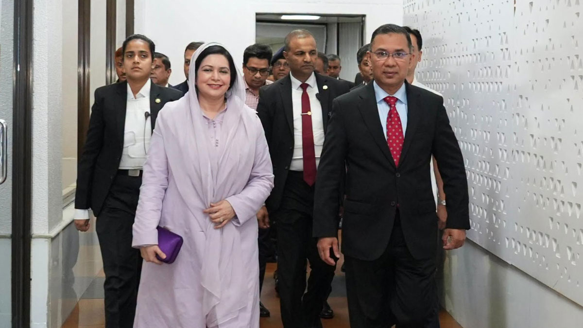 জাপান সফরে প্রধানমন্ত্রীর সঙ্গে ছিলেন সহধর্মিণী ডা. জুবাইদা রহমান। ছবি: পিএমও
