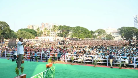 মঙ্গলবার রাজশাহীর হাজী মুহম্মদ মুহসীন সরকারি উচ্চবিদ্যালয় মাঠে জনসভায় বক্তব্য দেন প্রধানমন্ত্রী তারেক রহমান। ছবি: পিএমও