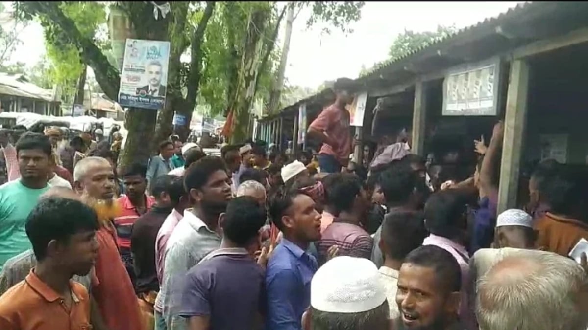 সার সংকটে উত্তাল উত্তরাঞ্চল, ভাঙচুর ও সড়ক অবরোধ