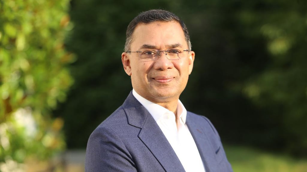 ‘চলেন যুদ্ধে যাই’, বাসা থেকে বের হয়েই বললেন প্রধানমন্ত্রী