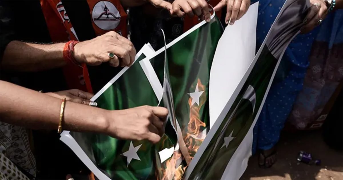 Pakistan-Flag-On-Fire-In-India-23-04-2025
