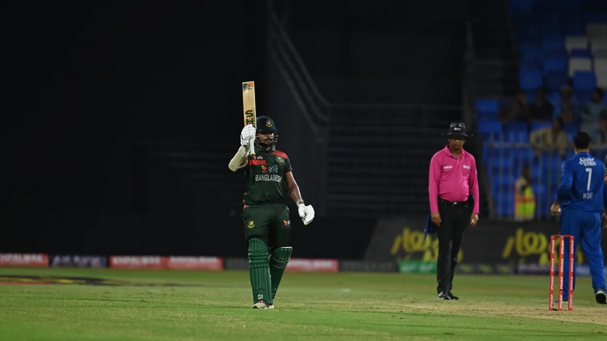 ৭০ রানের ইনিংস খেলে দলের ব্যাটিং বিপর্যয় সামলানোর চেষ্টা করেছেন পারভেজ হোসেন ইমন। তবে অন্য ব্যাটারদের ব্যর্থতায় তার সে চেষ্টা খুব একটা কাজে আসেনি। ছবি: সংগৃহীত