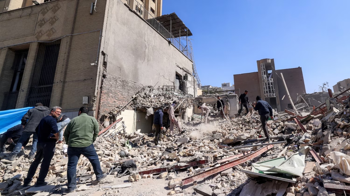 People-inspect-the-rubble-of-a-collapsed-building-near-Ferdowsi-square-in-Tehran-03-03-2026