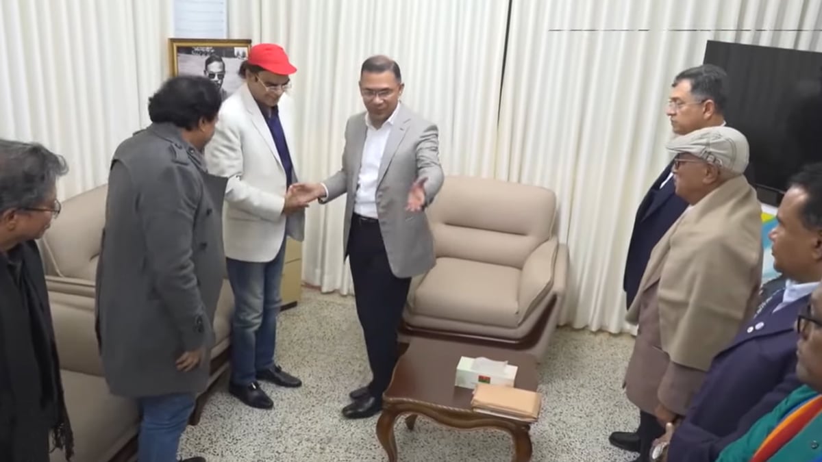 গত ১৭ জানুয়ারি তারেক রহমানের সঙ্গে সাক্ষাৎ করেন রেজাউদ্দিন স্টালিন ও মোহন রায়হানসহ কবি-সাহিত্যিকরা। ছবি: বিএনপি মিডিয়া সেল