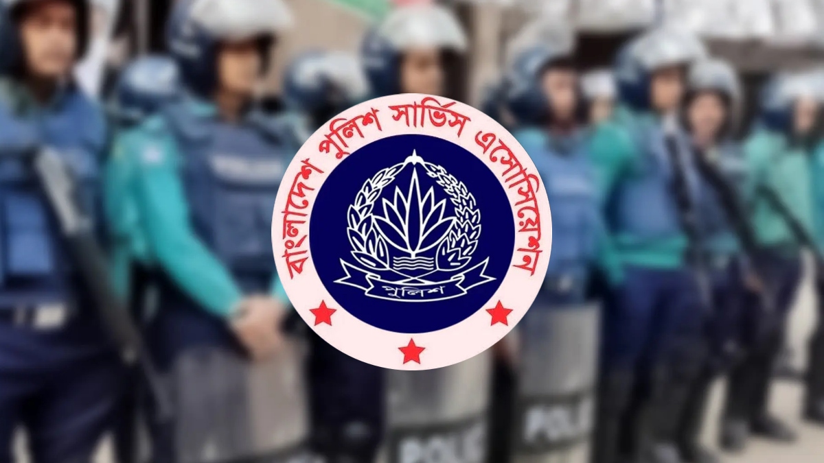 পুরনো ‘ঐতিহ্যবাহী’ পোশাকে ফিরতে চায় পুলিশ