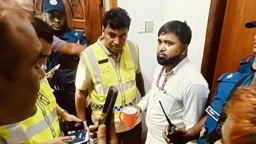 শিশুর আঙুল কেটে ফেলার অভিযোগে স্ত্রীসহ পুলিশ কনস্টেবল গ্রেপ্তার