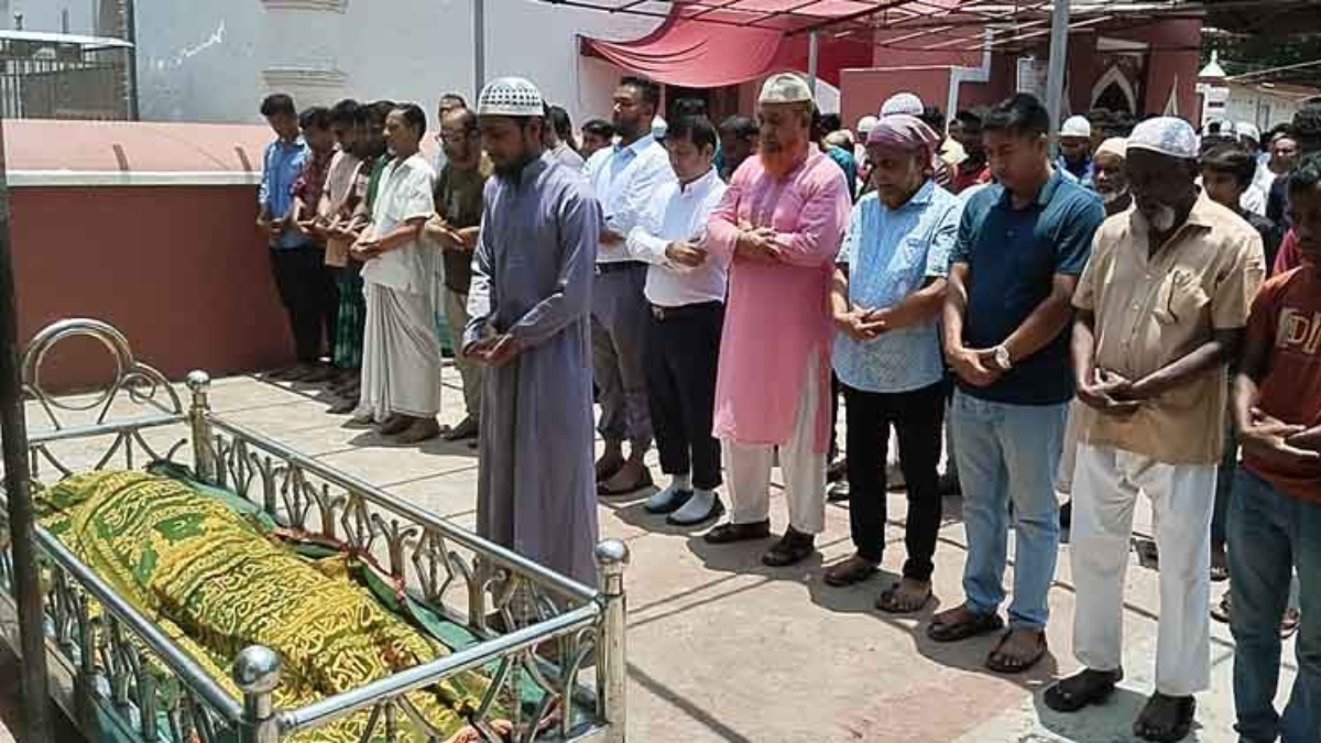 Baby Fatema At Khan Zahan Ali Mazar 02-06-2026
