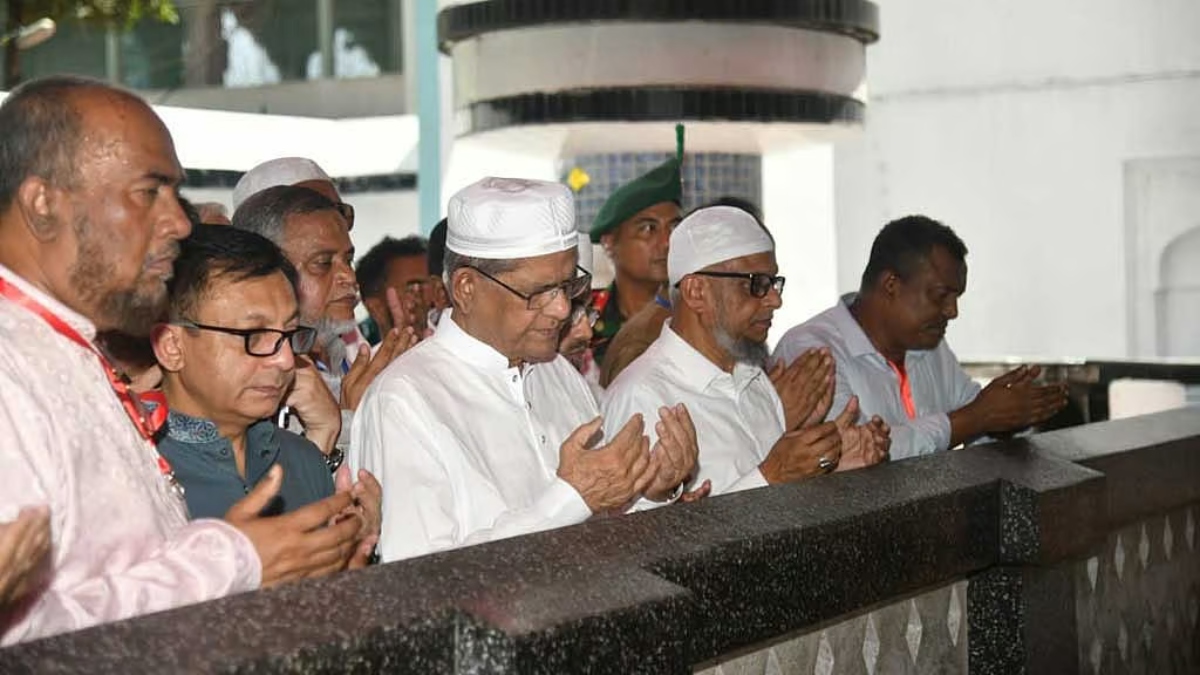 President visits Shahjalal and Shahporan shrines in Sylhet