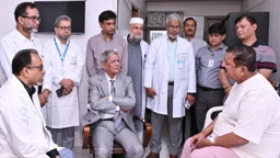 ভূমিমন্ত্রীকে দেখতে হাসপাতালে রাষ্ট্রপতি