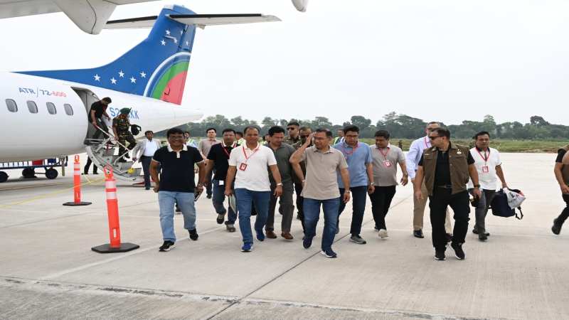 Prime Minister arrives at Jessore Airport (3)
