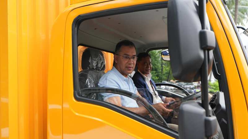 Prime Minister at the steering wheel of an electric car