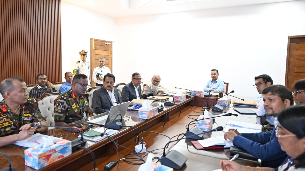 Prime Minister holds meeting with stakeholders to reopen closed factories