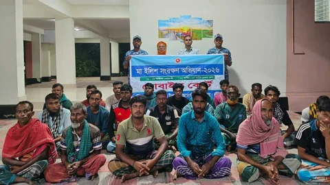 ২২ জেলেকে ১২ দিন করে কারাদণ্ড দিয়েছেন ভ্রাম্যমাণ আদালত। ছবি: সংগৃহীত