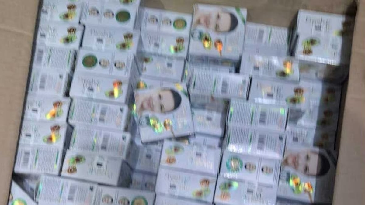 Raids at Dhaka and Chattogram Airports, Gold and Liquor Worth Tk 3 Crore Seized (4)