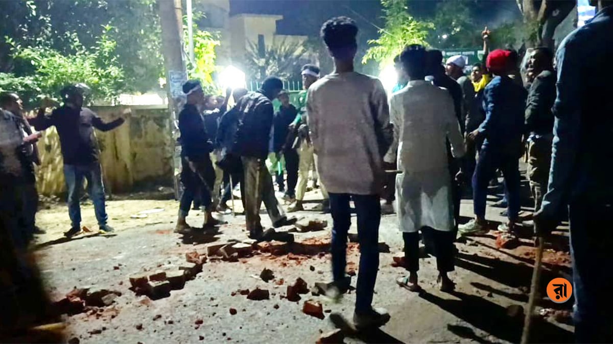 রাজশাহীতে বিএনপির প্রার্থী পরিবর্তনের দাবিতে দুপক্ষের মধ্যে সংঘর্ষ হয়। রাজনীতি ডটকম ফাইল ছবি