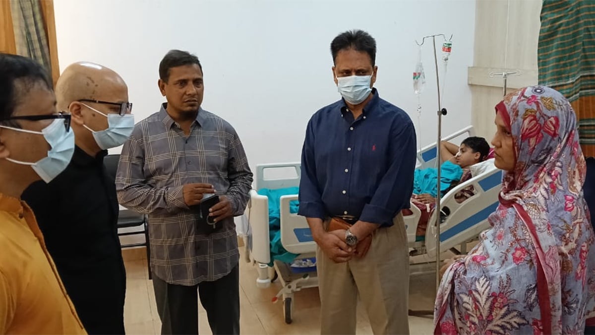 আহত বুয়েট শিক্ষার্থী শাদিদের খোঁজ নিলেন প্রধান উপদেষ্টার ২ প্রতিনিধি