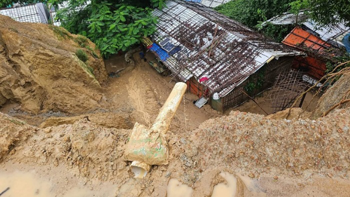 প্রতি বর্ষাতেই রোহিঙ্গা ক্যাম্পে ঘটছে প্রাণহানি। ছবি: রাজনীতি ডটকম