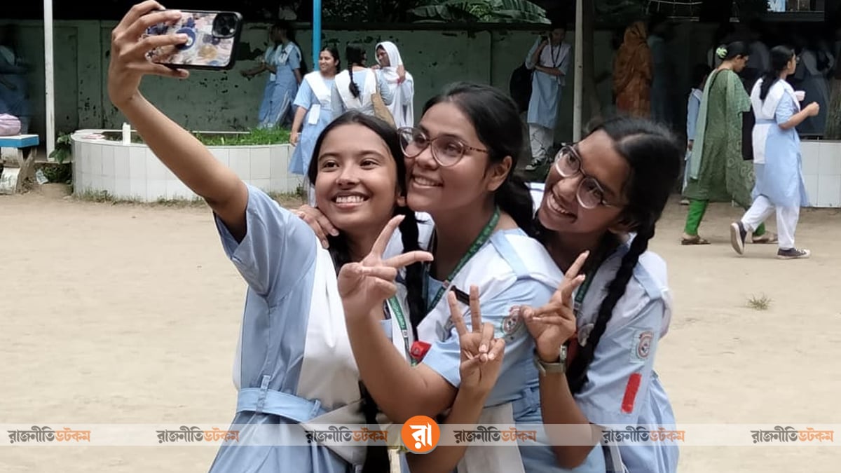 SSC Result Celebration In Viqarunnisa Noon School 10-08-2026 (2)