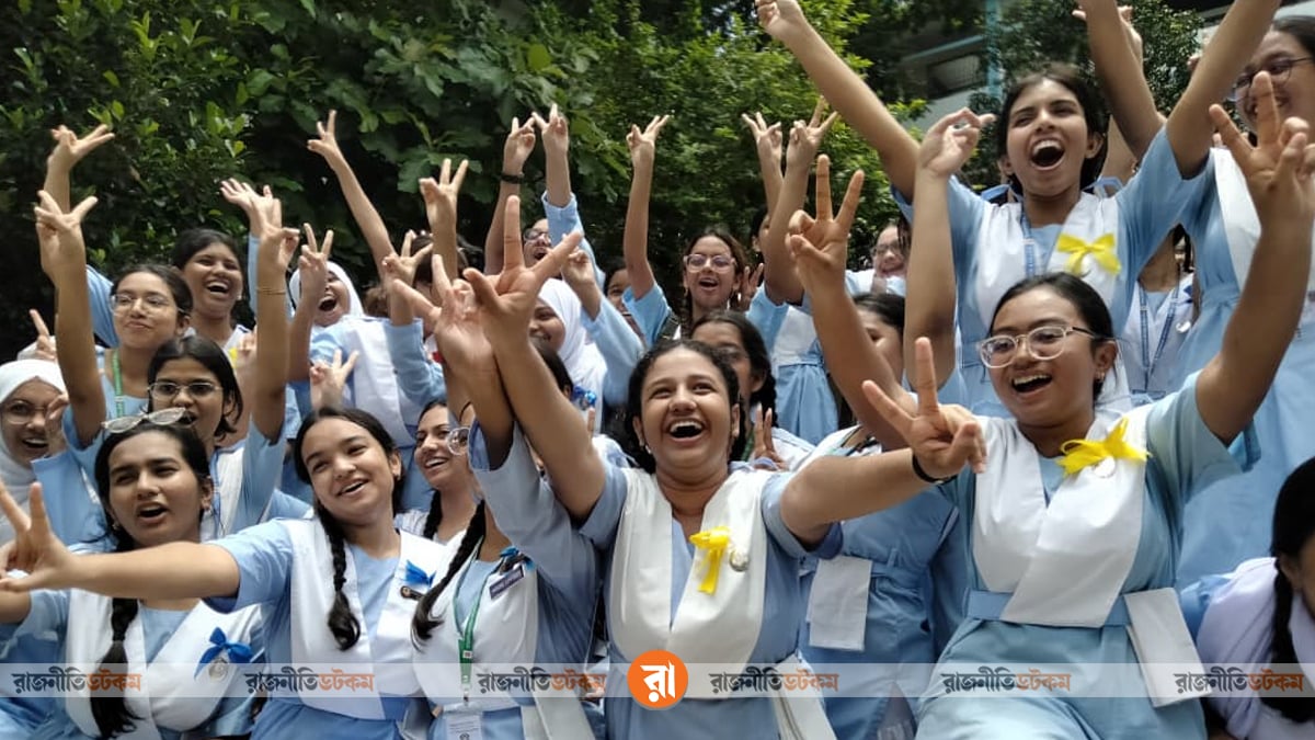 SSC Result Celebration In Viqarunnisa Noon School 10-08-2026 (3)