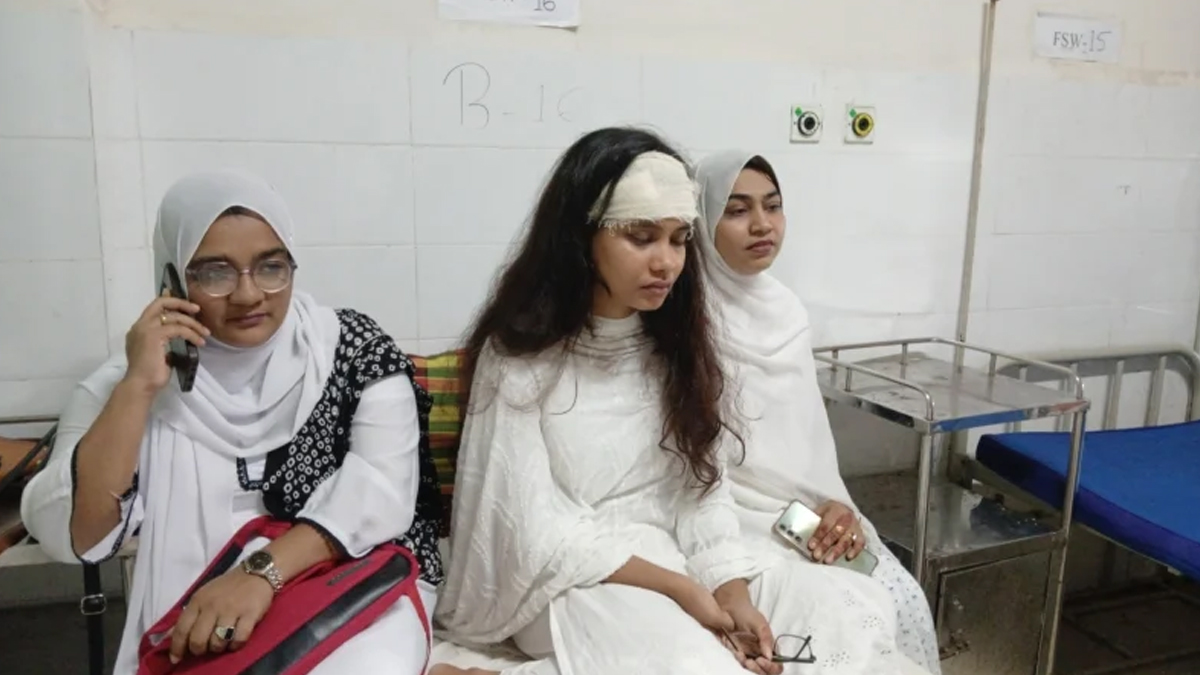 বিচারক ছুড়লেন পেপারওয়েট, মাথা ফাটল আইনজীবীর