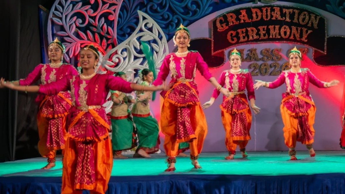 অনুষ্ঠানের সাংস্কৃতিক পর্বে নৃত্য পরিবেশন করছে স্কলাসটিকার শিক্ষার্থীরা। নাচ, গান ও অন্যান্য পরিবেশনায় মুখর হয়ে ওঠে পুরো আয়োজন। ছবি: সংগৃহীত