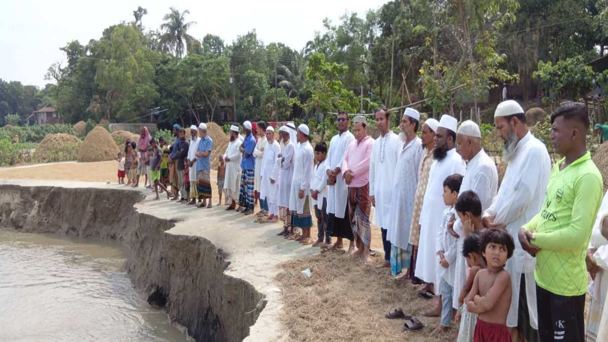Severe erosion in Ashtagram canal, UP building and market under threat