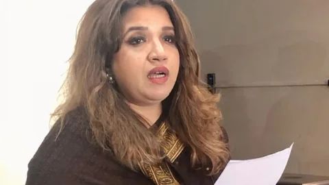 শনিবার বিকেলে পররাষ্ট্র মন্ত্রণালয়ে সাংবাদিকদের প্রশ্নের জবাব দেন পররাষ্ট্র প্রতিমন্ত্রী শামা ওবায়েদ ইসলাম । ছবি: সংগৃহীত
