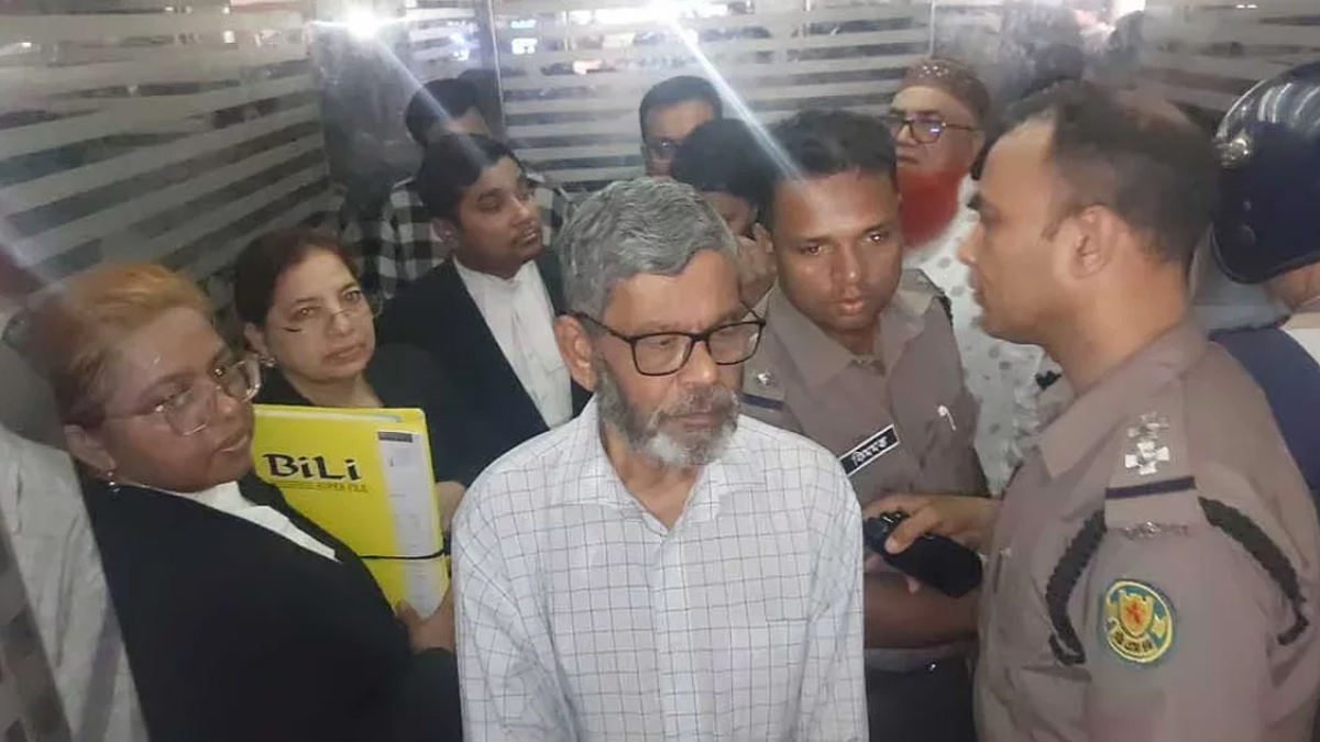 গত ২৬ মে কেরানীগঞ্জ কেন্দ্রীয় কারাগার থেকে মুক্তি পান শওকত মাহমুদ। ছবি: সংগৃহীত
