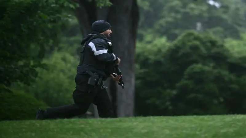 Shooting outside White House, suspect killed