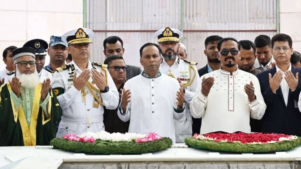 জাতীয় স্মৃতিসৌধে স্পিকার-ডেপুটি স্পিকারের শ্রদ্ধা
