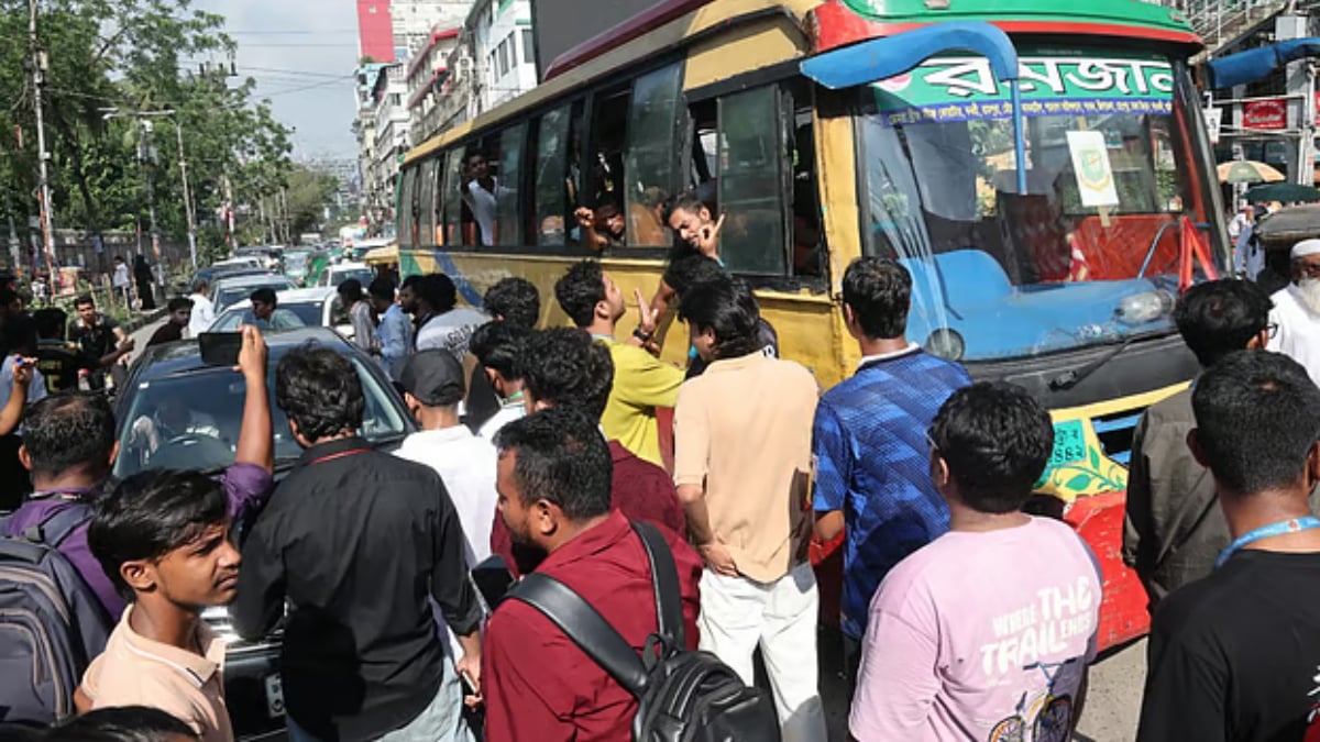Students march toward Parliament with 3-point demand, including education minister's resignation
