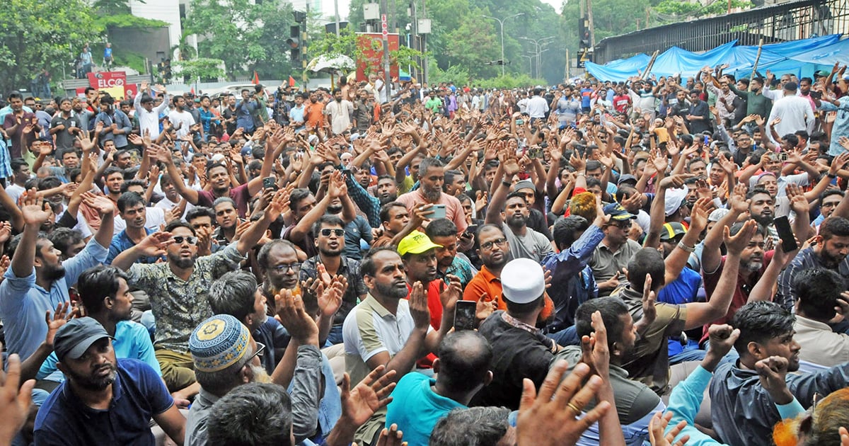 Supporters-Of-Ishraq-Hossain-At-Motsho-Bhaban-22-05-2025
