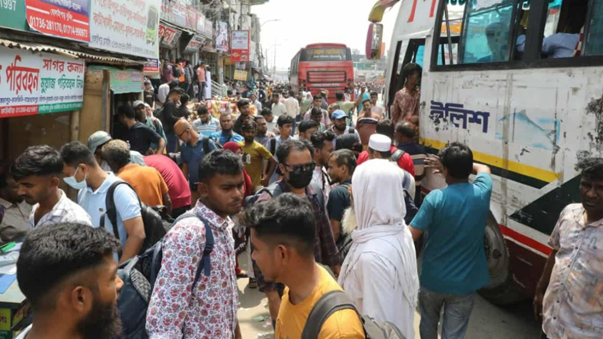 ঈদের ছুটির প্রথম দিনে সায়েদাবাদে যাত্রীদের চাপ কিছুটা কম। ছবি: সংগৃহীত