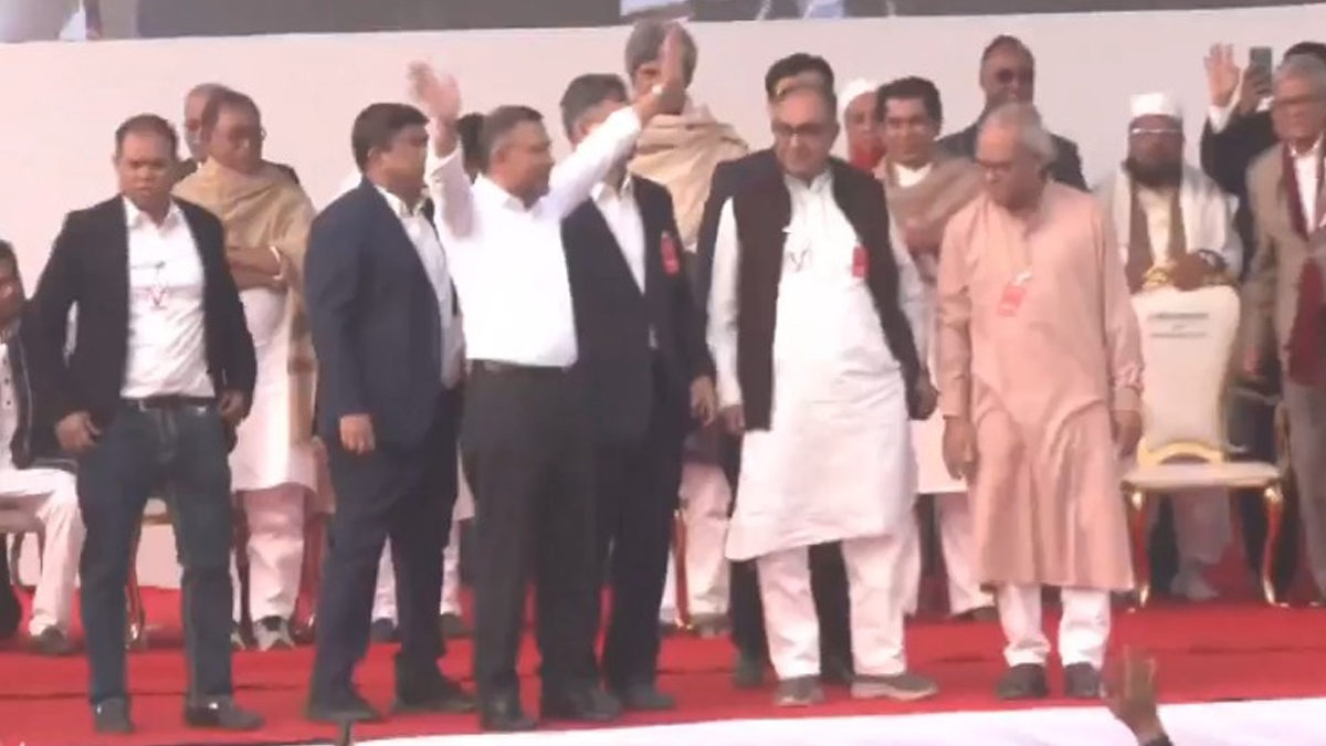 সংবর্ধনা মঞ্চে তারেক রহমান
