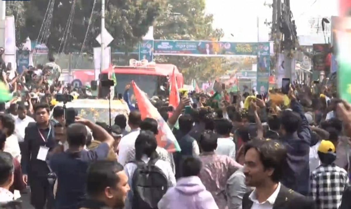 সমাবেশস্থলের আশপাশের টাইগারপাস মোড়, ফলমণ্ডি মোড়, কদমতলী মোড় ও সিআরবি সড়কে সকাল থেকেই ব্যাপক মানুষের উপস্থিতি দেখা গেছে। ছবি: বিএনপির ফেসবুক পেজ