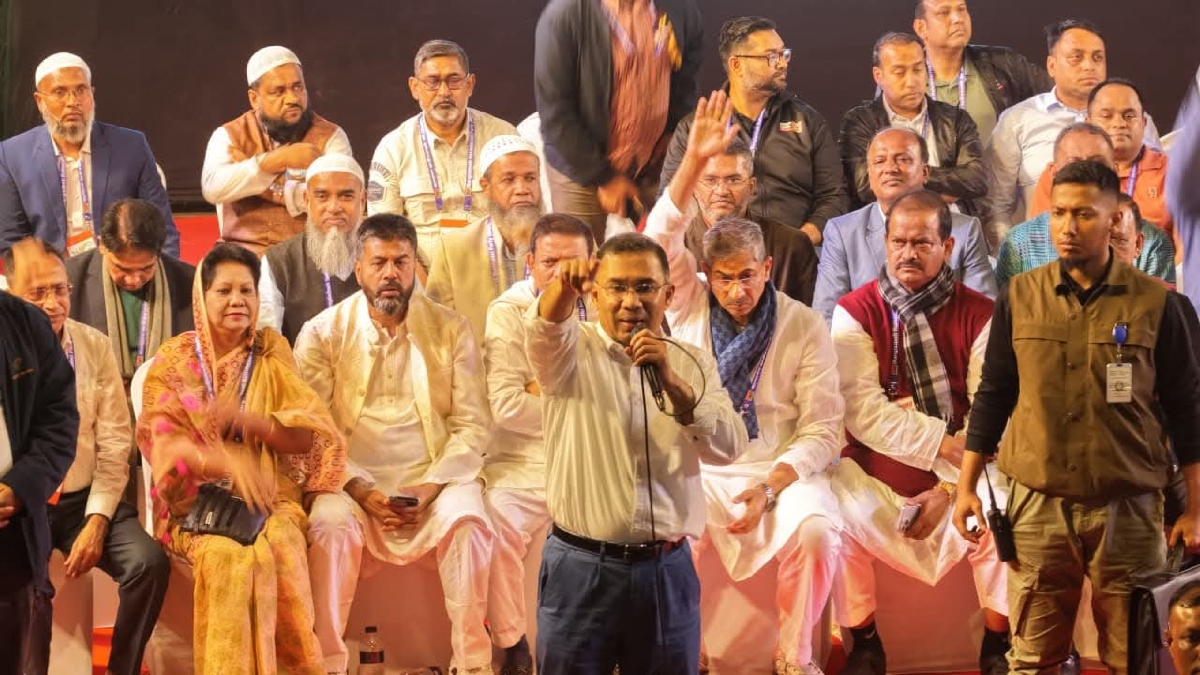 রোববার সন্ধ্যায় ফেনী সরকারি পাইলট উচ্চ বিদ্যালয় মাঠে নির্বাচনি জনসভায় বক্তব্য দেন বিএনপির চেয়ারম্যান তারেক রহমান। ছবি: সংগৃহীত