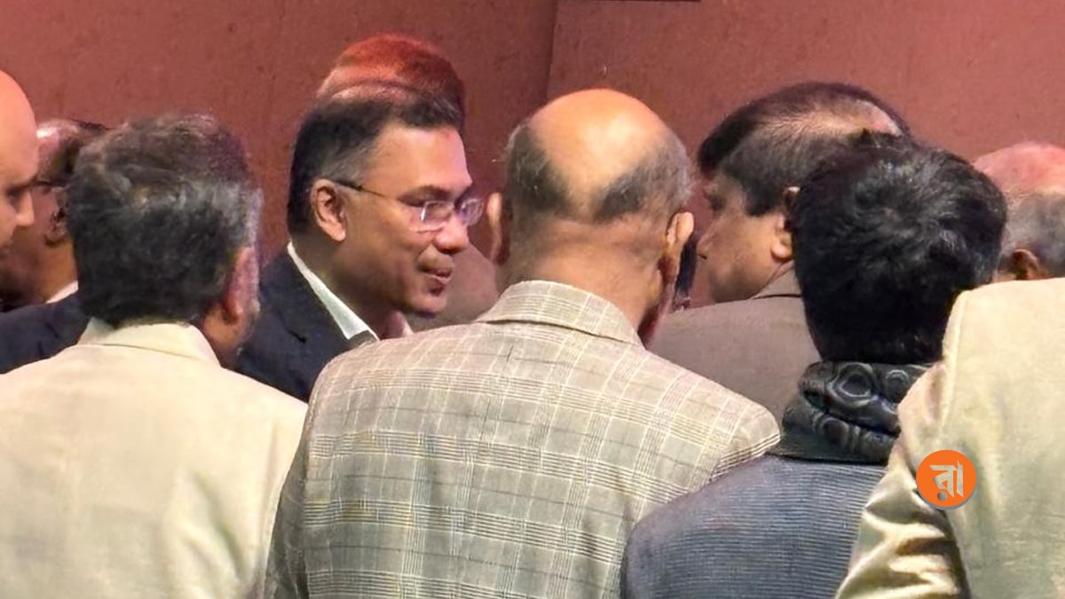 সাংবাদিকদের সঙ্গে মতবিনিময়ে তারেক রহমান। ছবি: রাজনীতি ডটকম