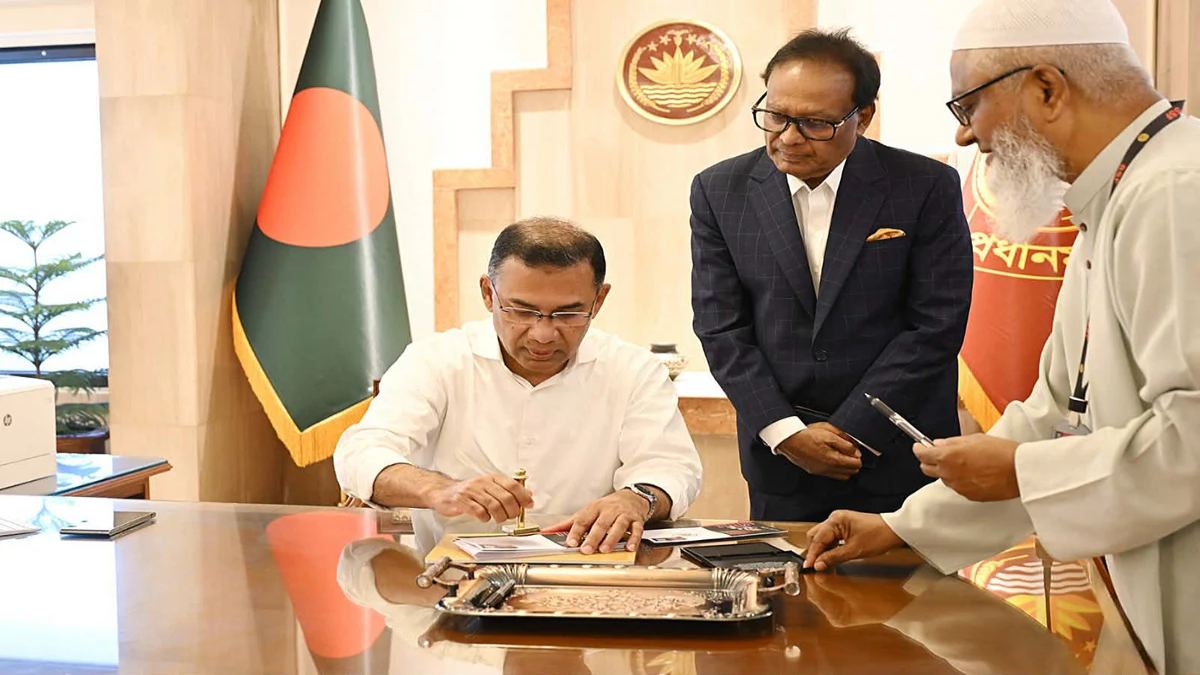 Tarique Rahman at the Prime Minister's Office for the first time (1)