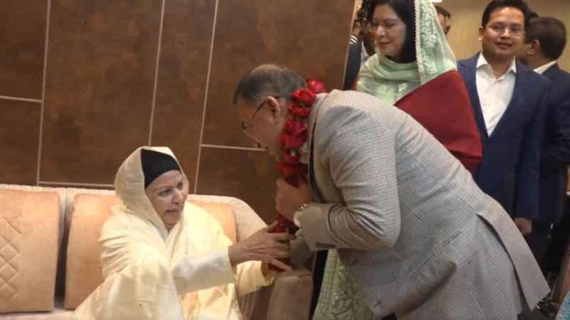 তারেক রহমানকে শাশুড়ির আবেগঘন অভ্যর্থনা