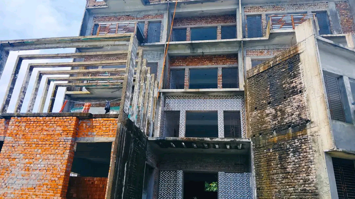 লুটের অস্ত্র দিয়ে পুলিশ ক্যাম্পে নৌ ডাকাতদের হামলা