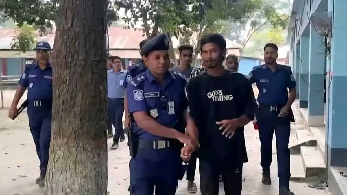 ভুয়া ভোটার সন্দেহে তিন মাদরাসাশিক্ষার্থীকে আটক করেছে আইনশৃঙ্খলা রক্ষাকারী বাহিনী। ছবি: সংগৃহীত