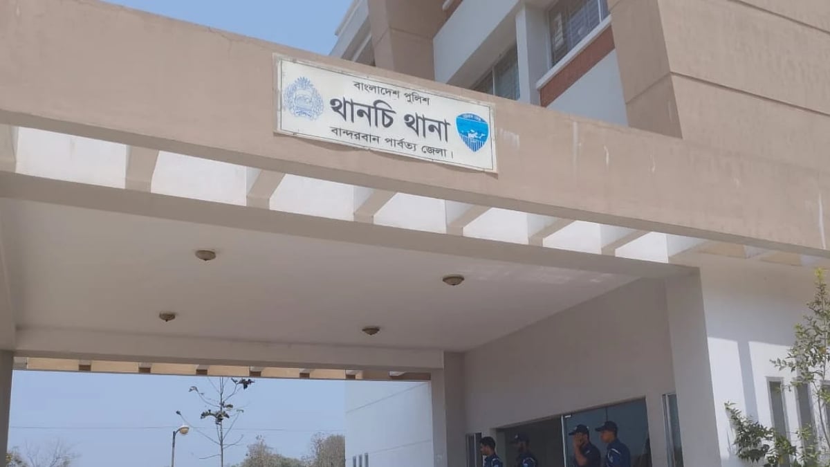 থানচিতে জিপ খাদে পড়ে ২ পর্যটক নিহত, আহত ৫