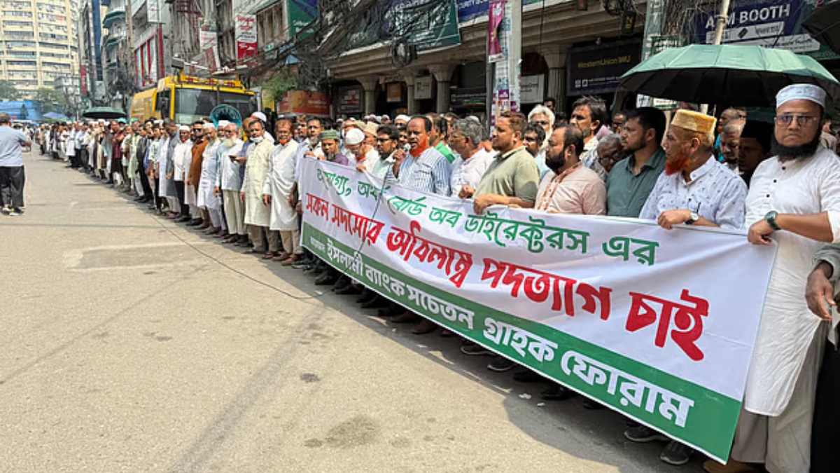 The Consumer Awareness Forum is staging a demonstration in front of the bank