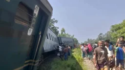 লাকসামে কর্ণফুলীর ইঞ্জিনসহ ৩ বগি লাইনচ্যুত, ঢাকামুখী ট্রেন চলাচল বন্ধ