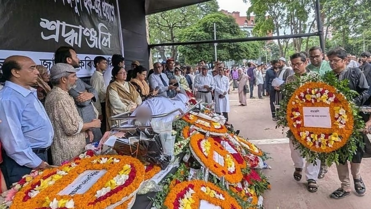 বাংলা একাডেমিতে অধ্যাপক ফজলুল হককে শেষ শ্রদ্ধা, মরদেহ শহিদ মিনারে