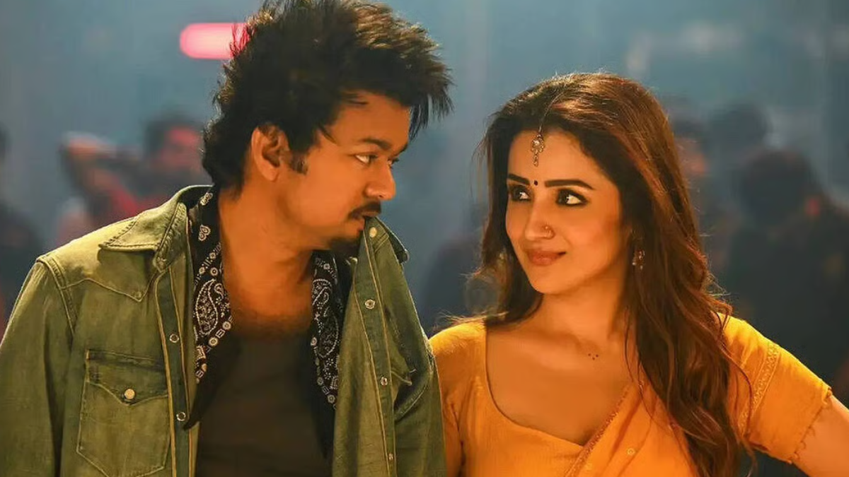 পর্দায় বিজয় ও তৃষা। ছবি: সংগৃহীত