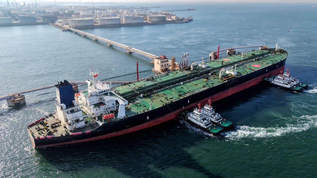 Trump-administration-to-lift-sanctions-on-Iranian-oil-stranded-at-sea-for-one-month